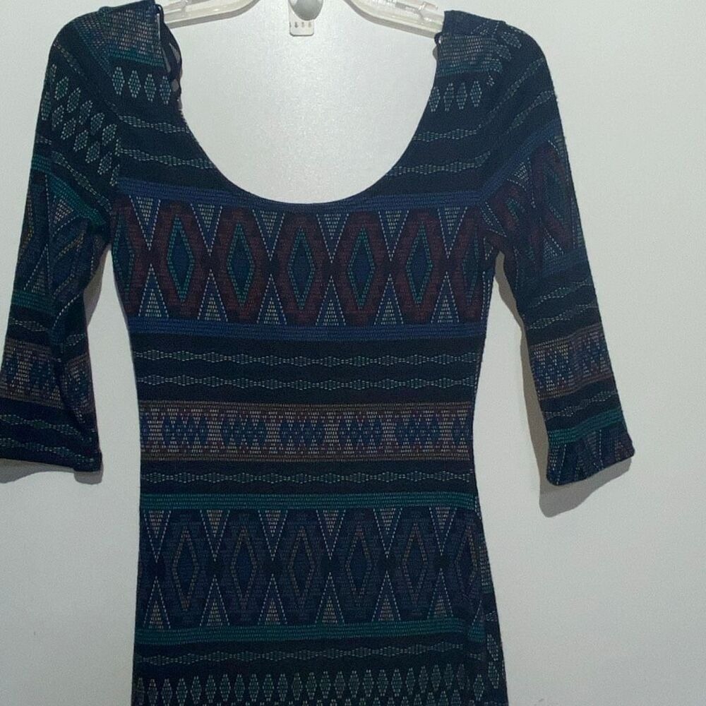 Try ! This Womens Multicolor Aztec Scoop Neck 3/4 Sleeve Bodycon Dress Small NWT - Picture 5 of 10